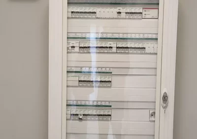 Installation d'une armoire électrique Schneider